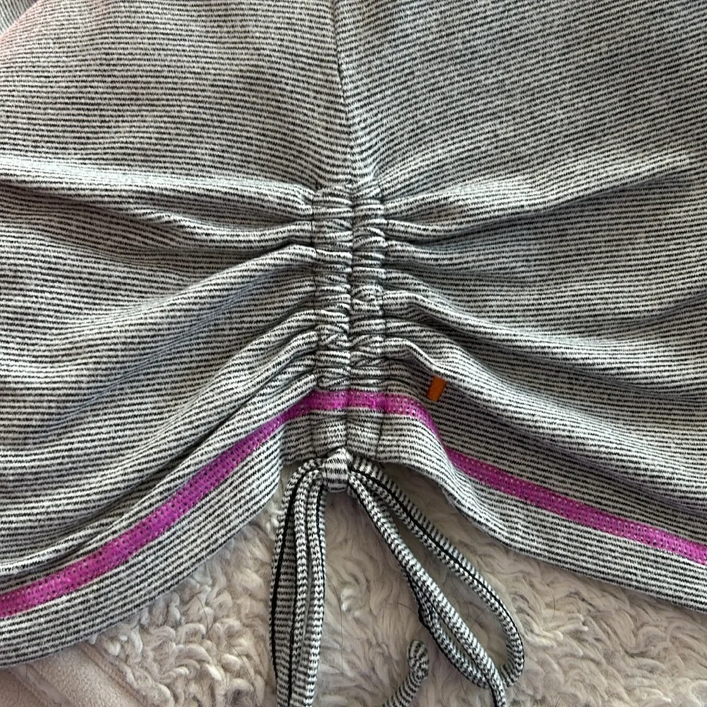 Lucy tech shirt with dashing stripes - Picture 7 of 8